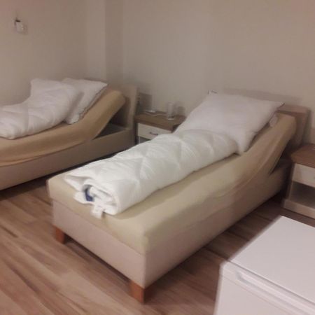 Turistická ubytovňa Hotel Divin Divín Exterior foto