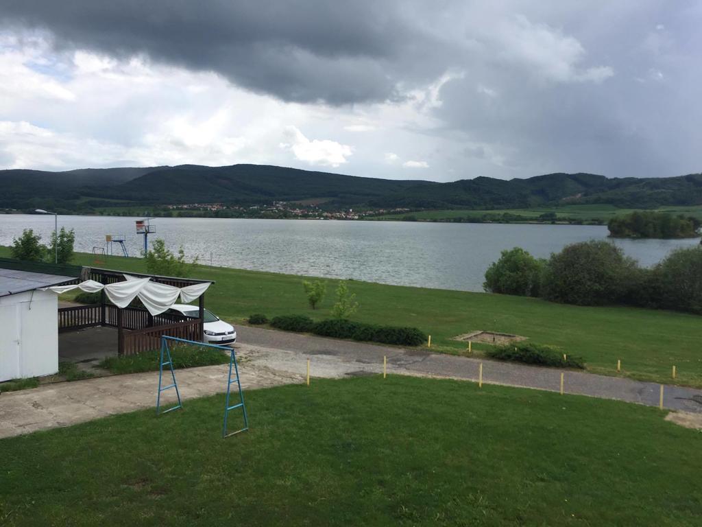 Turistická ubytovňa Hotel Divin Divín Exterior foto